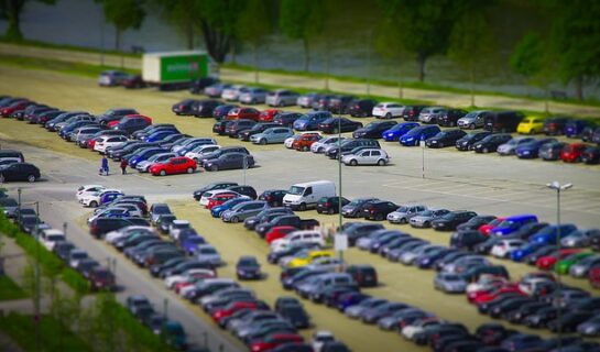 Parkplatzunfall und Anwendung von Rechts vor Links