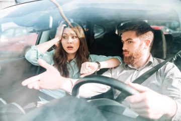 Beifahrer greift ins Lenkrad – Haftung bei Verkehrsunfall