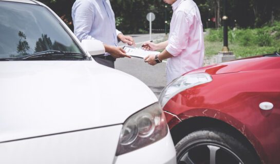 Verkehrsunfall – Wartepflicht des Geschädigten auf Restwertangebot des Versicherers?
