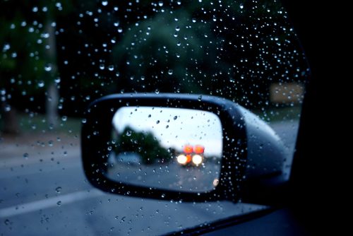 Verkehrsunfall bei Fahrstreifenwechsel wegen eines herannahenden Sonderrechtsfahrzeugs