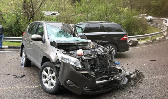 Verkehrsunfall zwischen abbiegenden Fahrzeug mit einem überholenden Fahrzeug