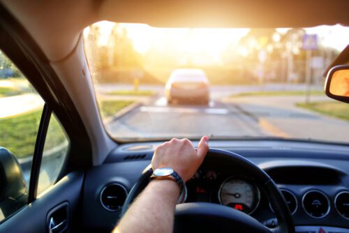 Verkehrsunfall - Pflichten eines Autofahrers bei tief stehender Sonne