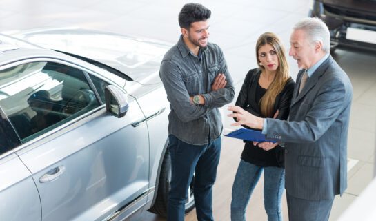 Gebrauchtwagenverkäufer – bei Vertragsschluss dürfen keine Falschangaben getätigt werden