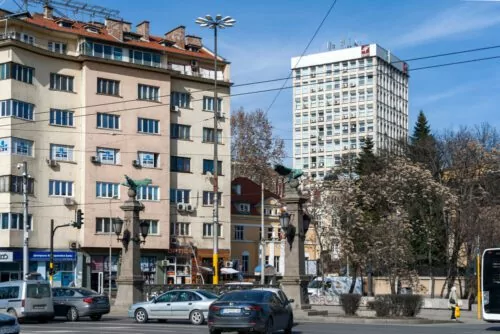 Lärm- und Abgasbelästigungen durch Straßenverkehr ein Reisemangel?