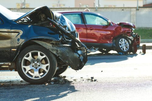 Verkehrsunfall - Kollision an engen und unübersichtlichen Kreuzung