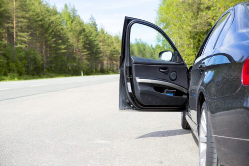 Offene Fahrzeugtür: Wer haftet bei Unfall?