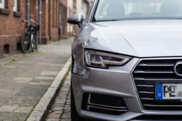 Fiktive Abrechnung nach einem Autounfall: Volle Erstattung trotz Prüfbericht