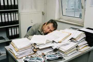 Kostentragung bei einer verzögerten Schadensregulierung: Wer zahlt die Kosten?